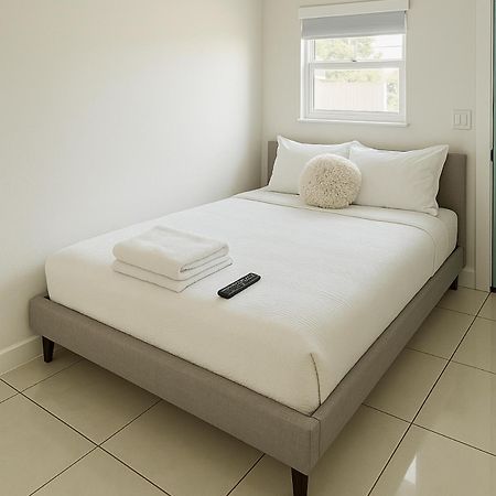 Modern Home - Termpurpedic Queen Bed, Laundry, Free Parkging, Ev Tesla 好莱坞 外观 照片